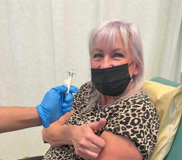 Amanda gets her vaccine